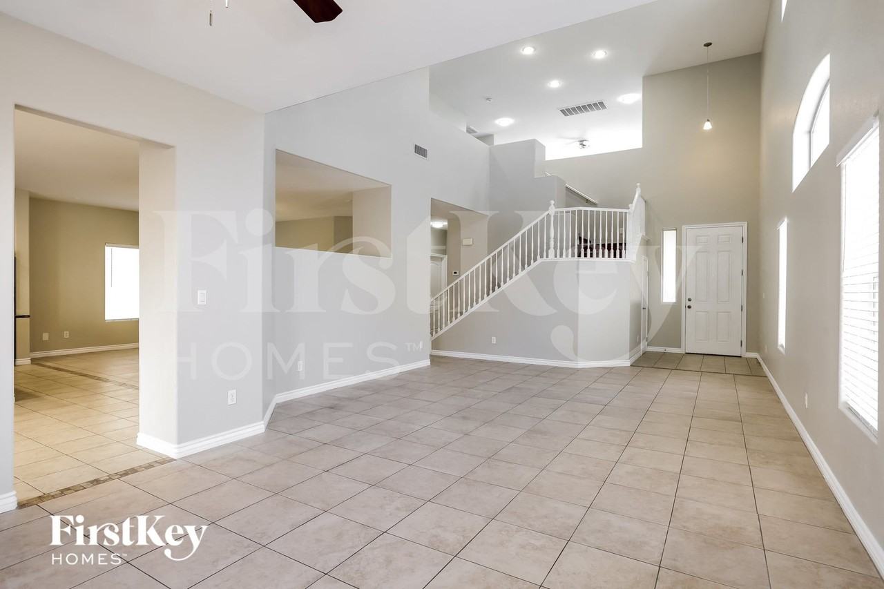 324 Sierra Breeze Ave - Photo 4 of 15