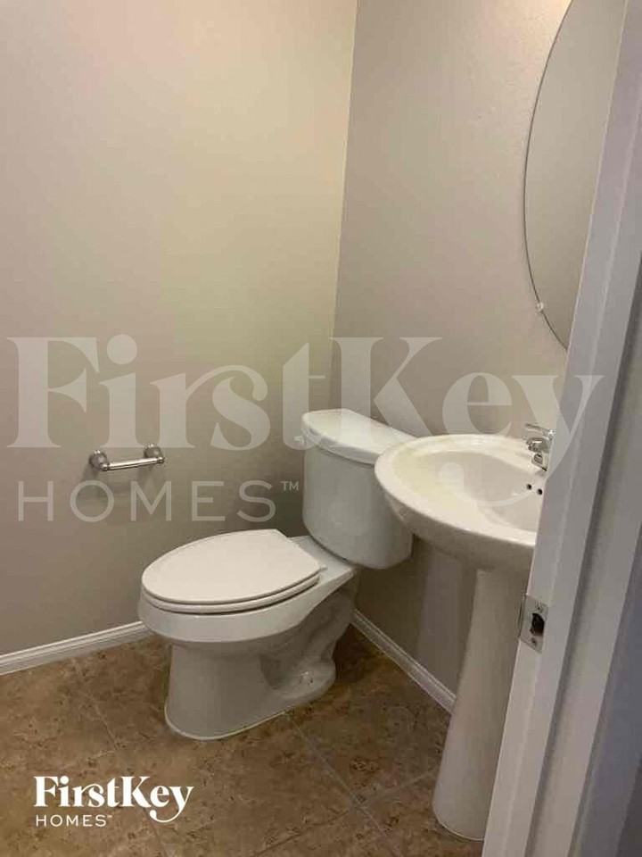 11060 Camden Bay St - Photo 5 of 28