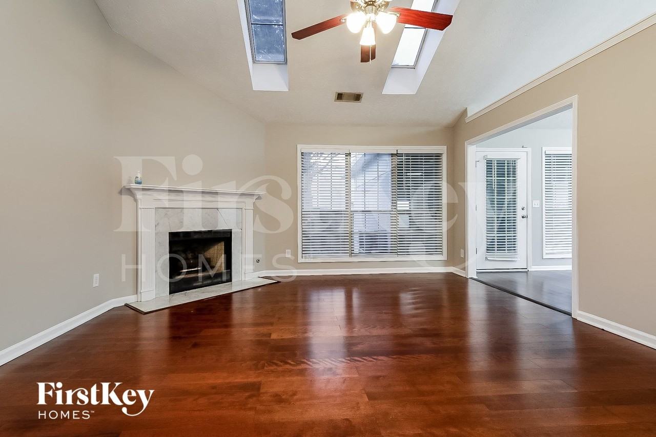 695 Avalon Forest Dr - Photo 2 of 15