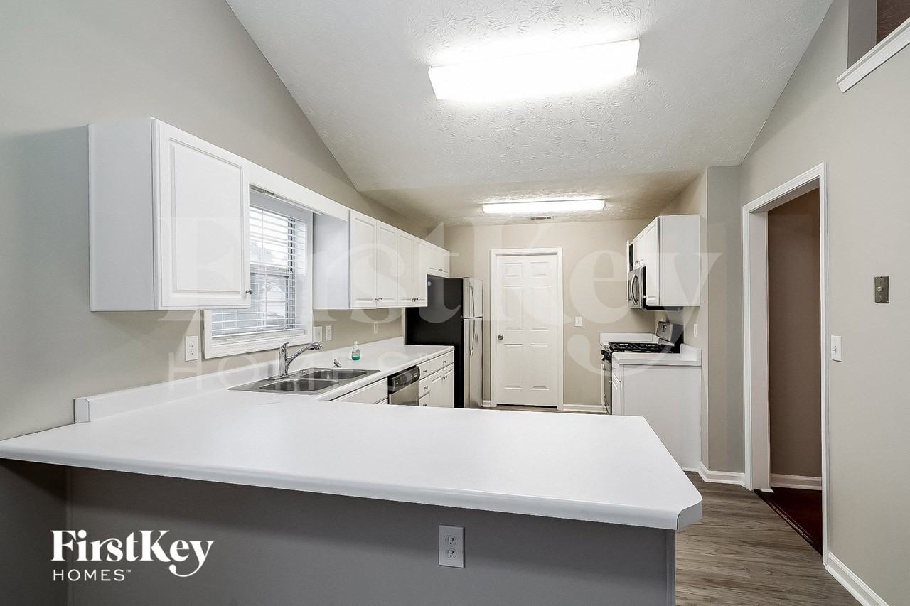 695 Avalon Forest Dr - Photo 4 of 15