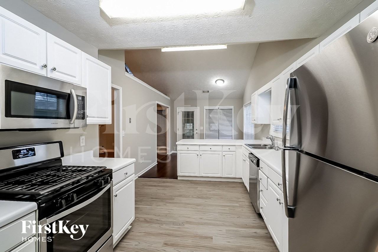 695 Avalon Forest Dr - Photo 5 of 15