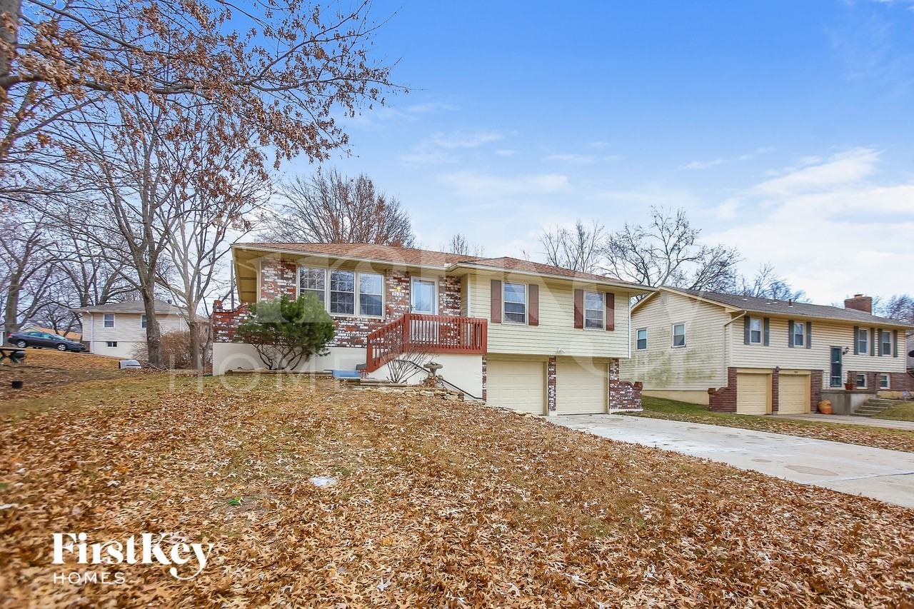 7625 Nw Milrey Dr - Photo 2 of 15