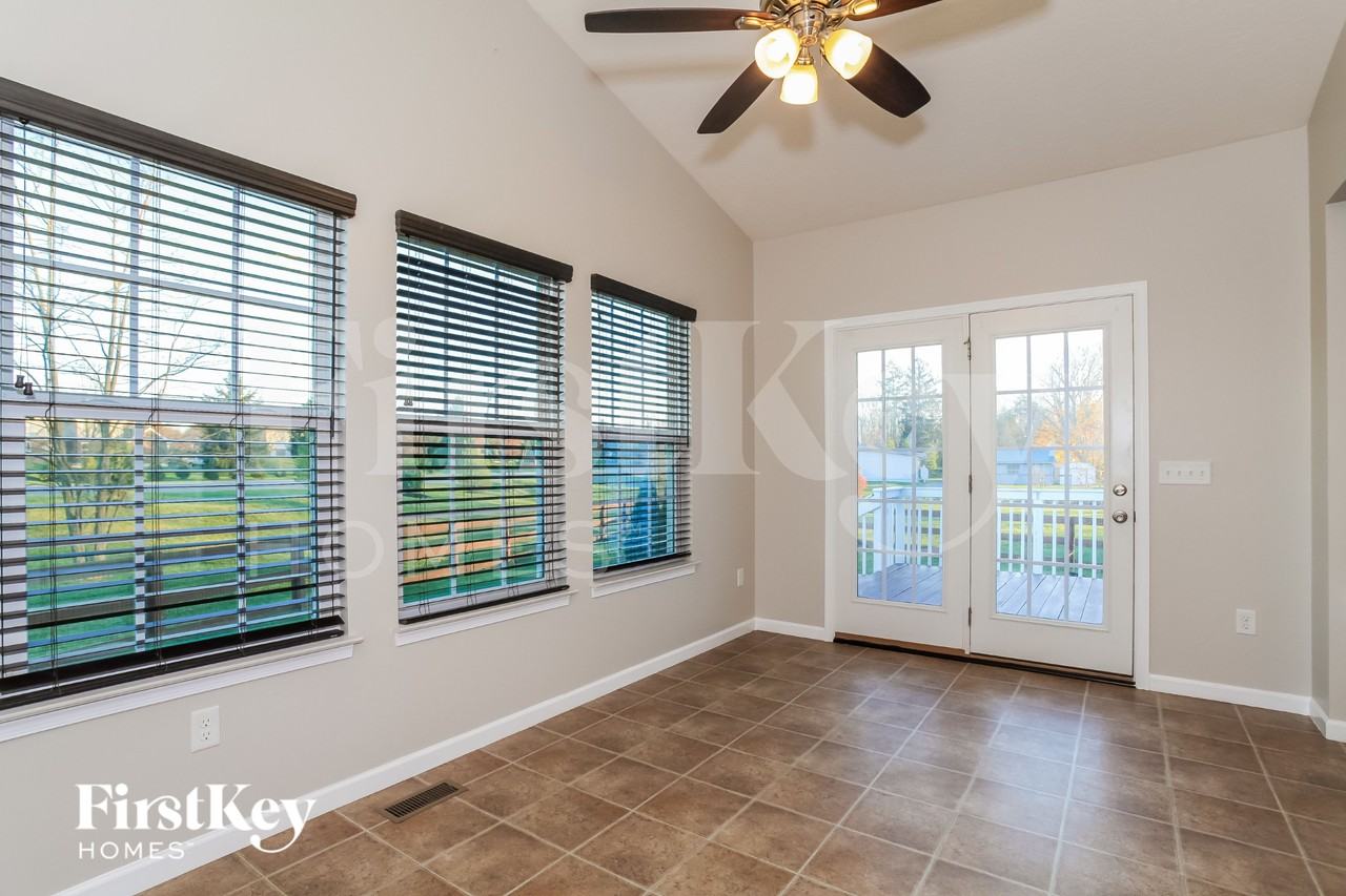 5222 River Ridge Dr - Photo 3 of 15