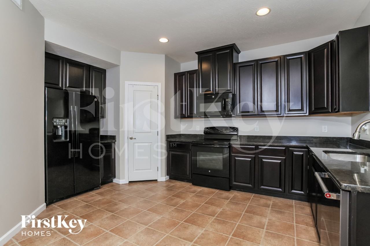 5222 River Ridge Dr - Photo 4 of 15
