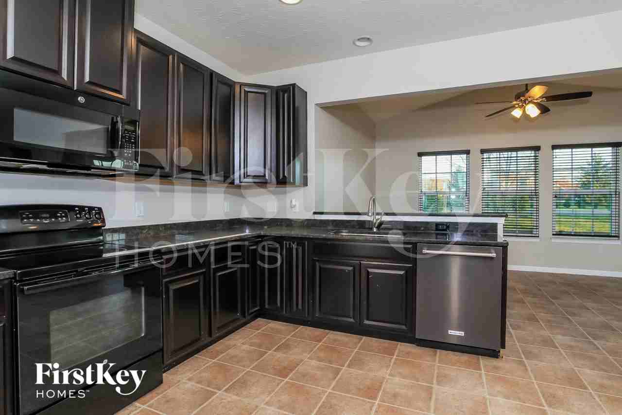 5222 River Ridge Dr - Photo 5 of 15