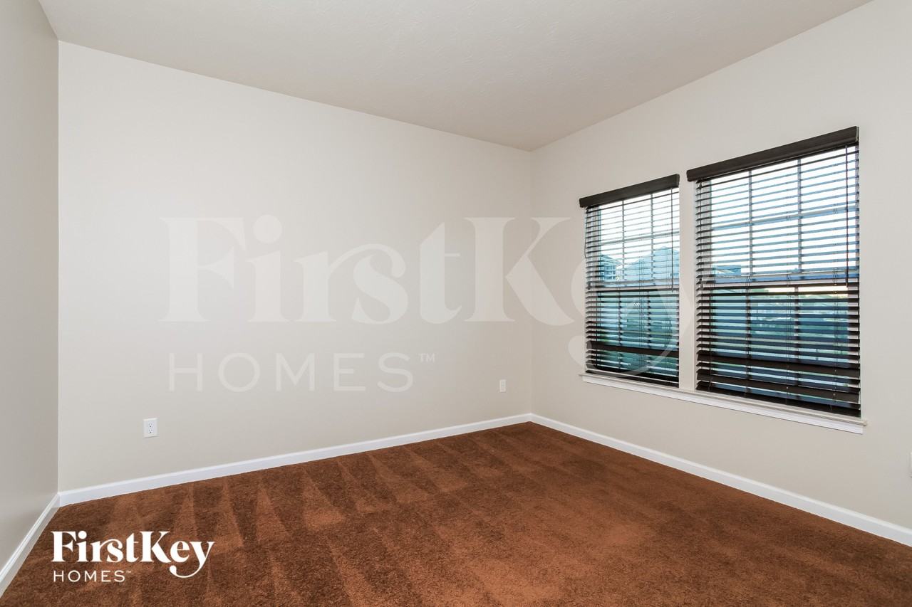 5222 River Ridge Dr - Photo 7 of 15