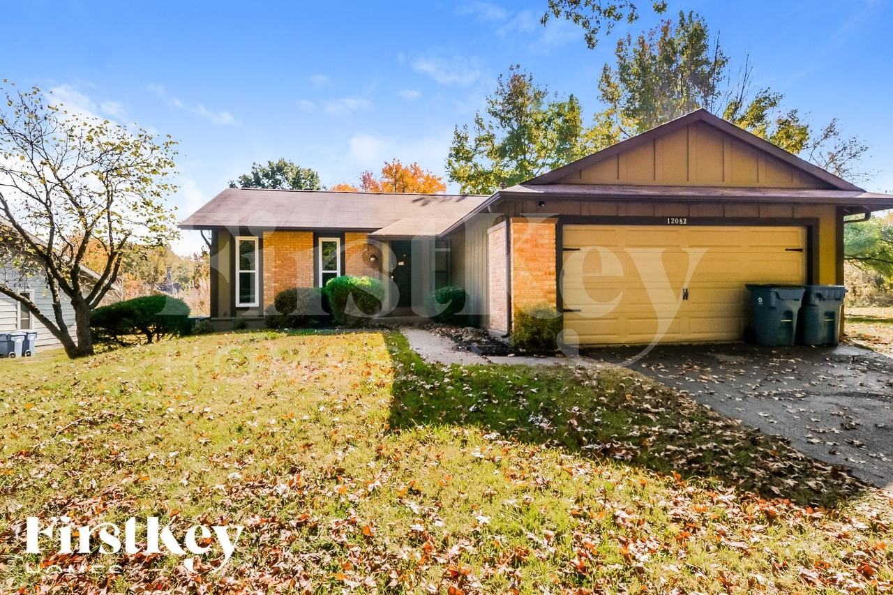 12082 Foxpoint Dr - Photo 2 of 15