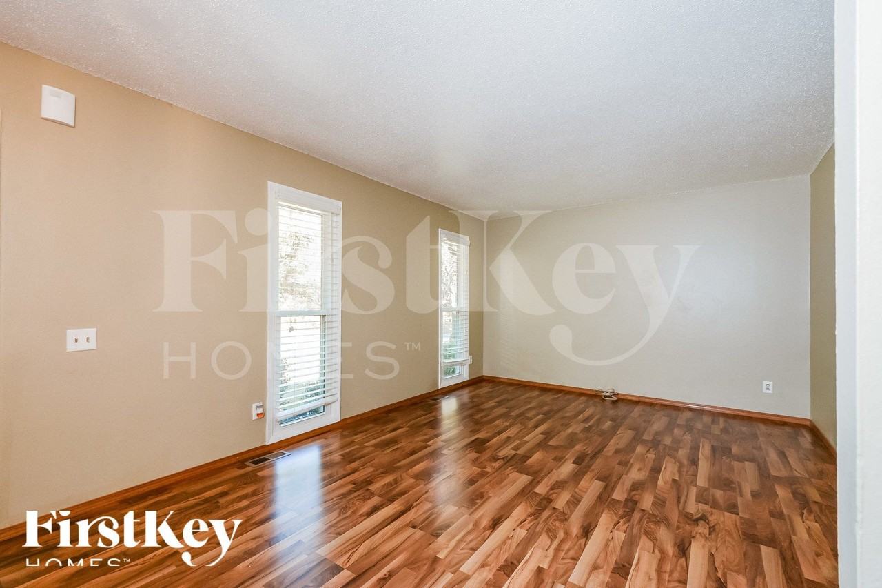 12082 Foxpoint Dr - Photo 3 of 15
