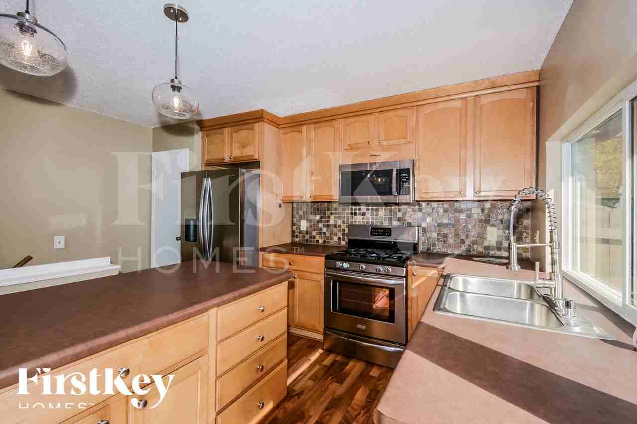 12082 Foxpoint Dr - Photo 7 of 15