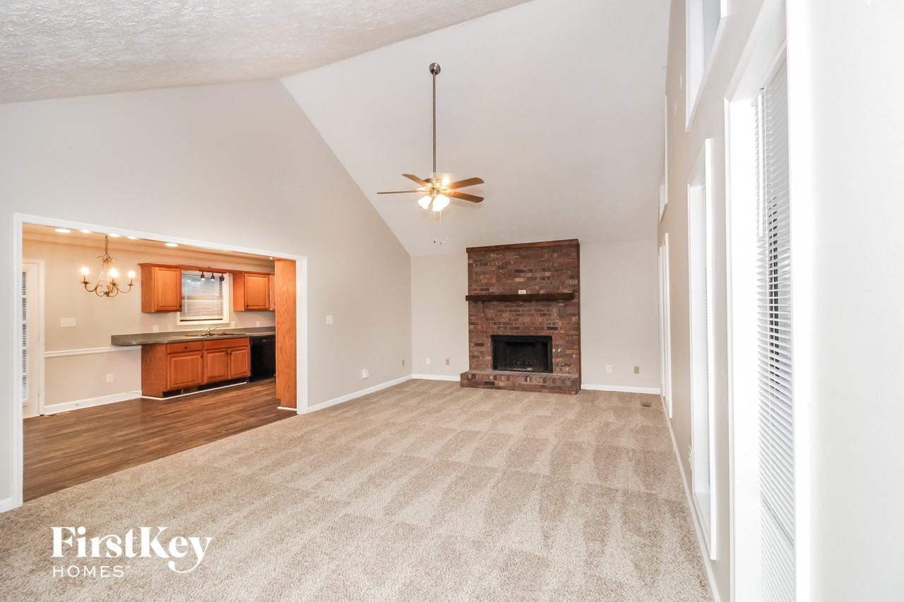 5756 Lake Ct Nw - Photo 3 of 15