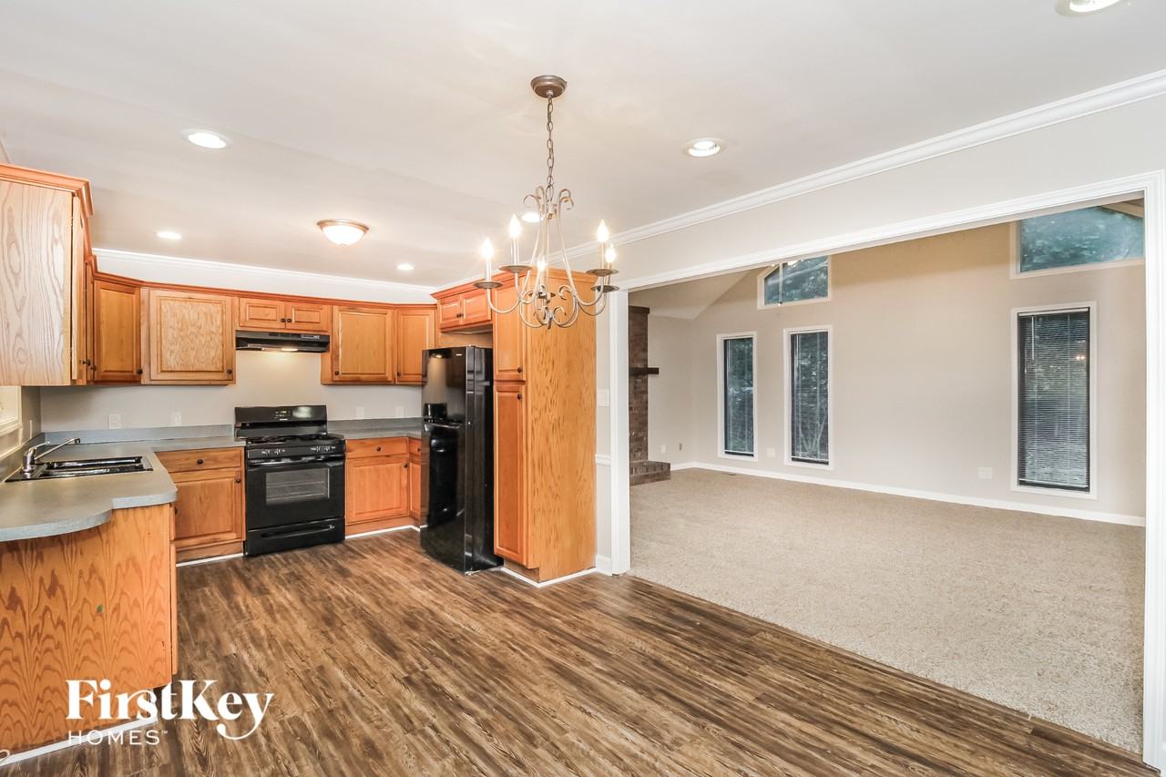 5756 Lake Ct Nw - Photo 4 of 15