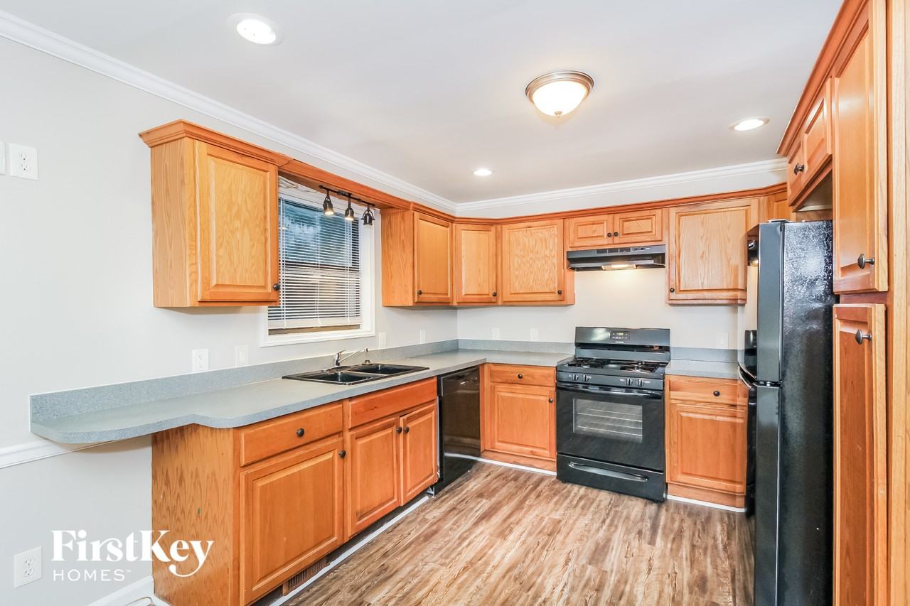 5756 Lake Ct Nw - Photo 5 of 15
