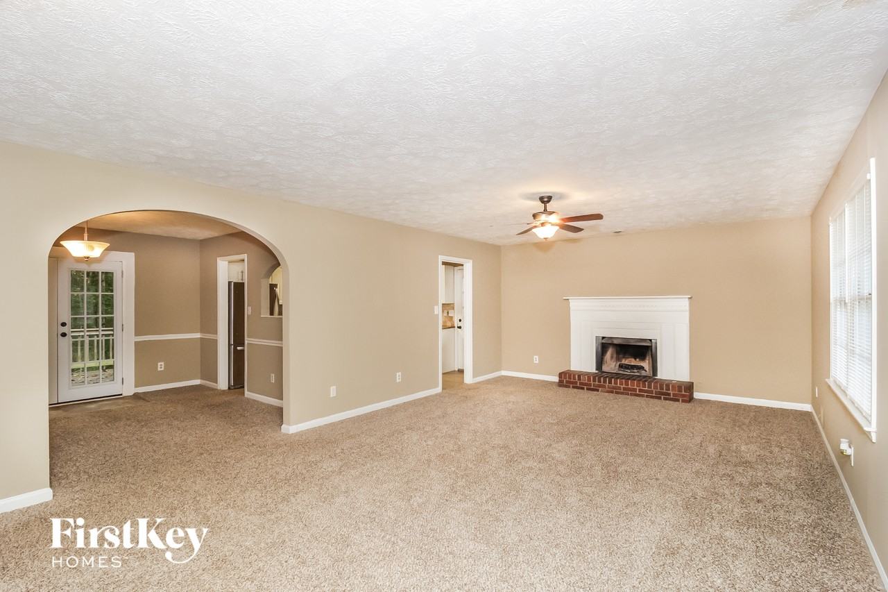 372 Teague Dr Nw - Photo 2 of 15