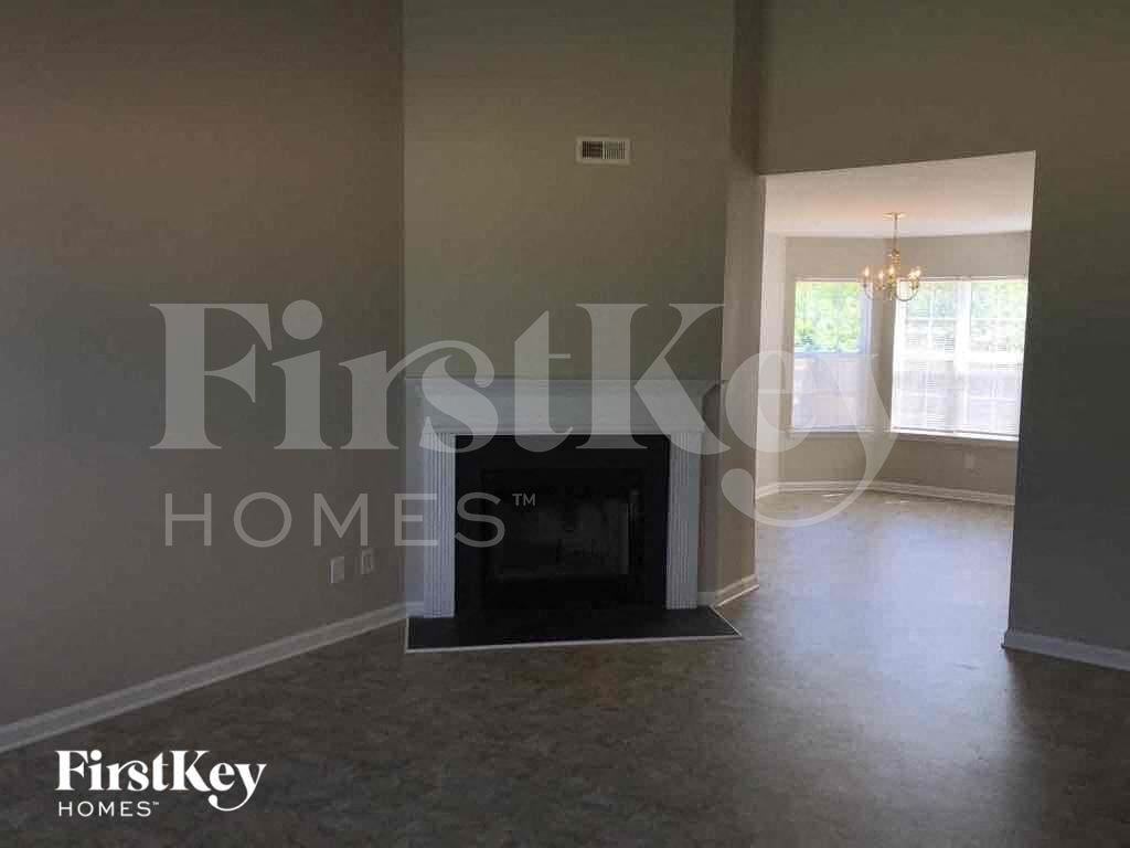 7301 Hidden Creek Dr - Photo 2 of 10