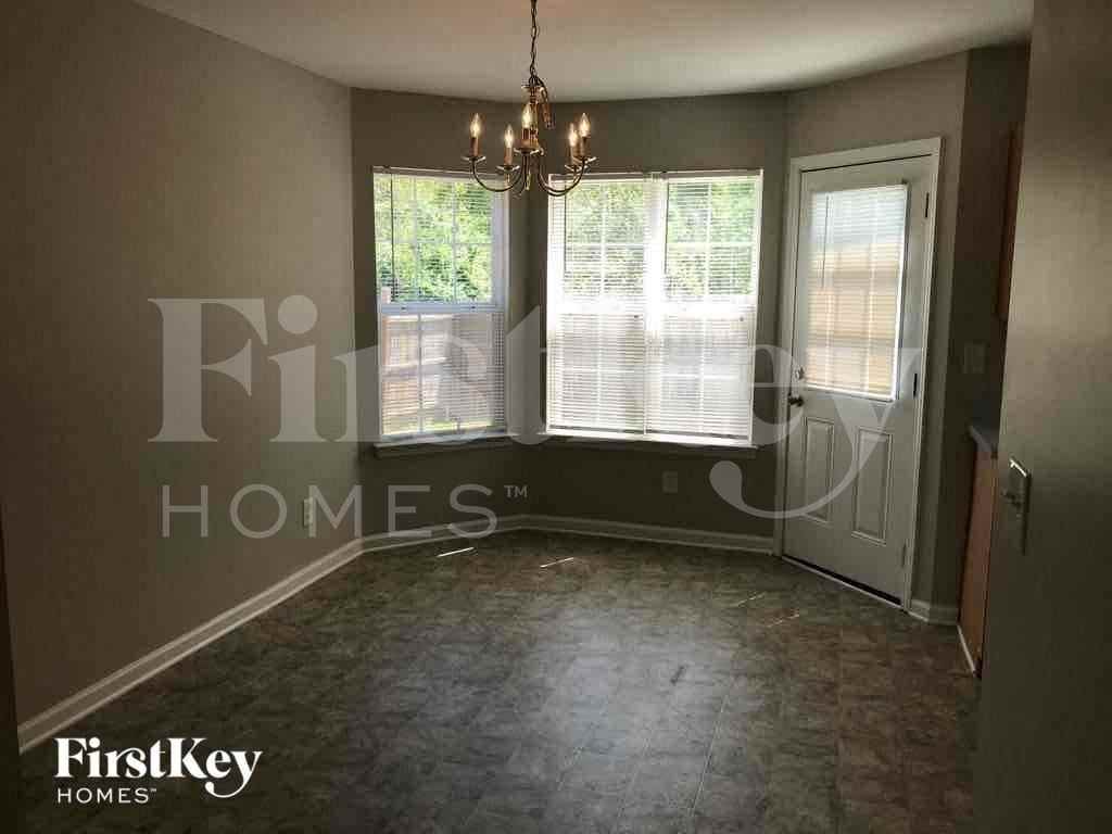 7301 Hidden Creek Dr - Photo 3 of 10