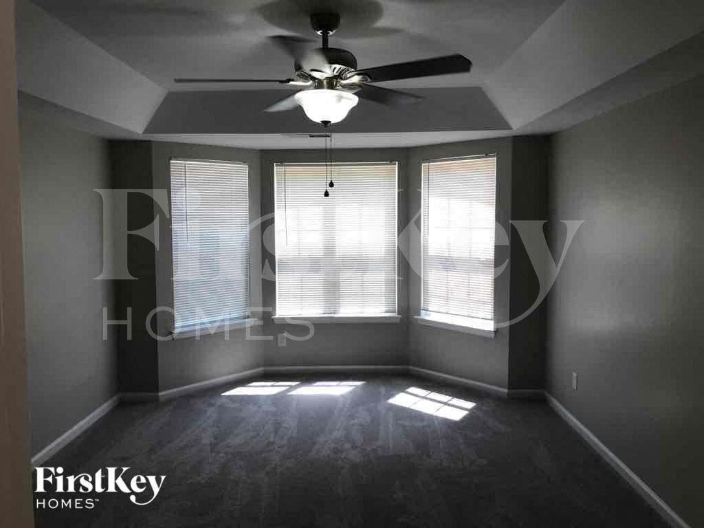7301 Hidden Creek Dr - Photo 4 of 10