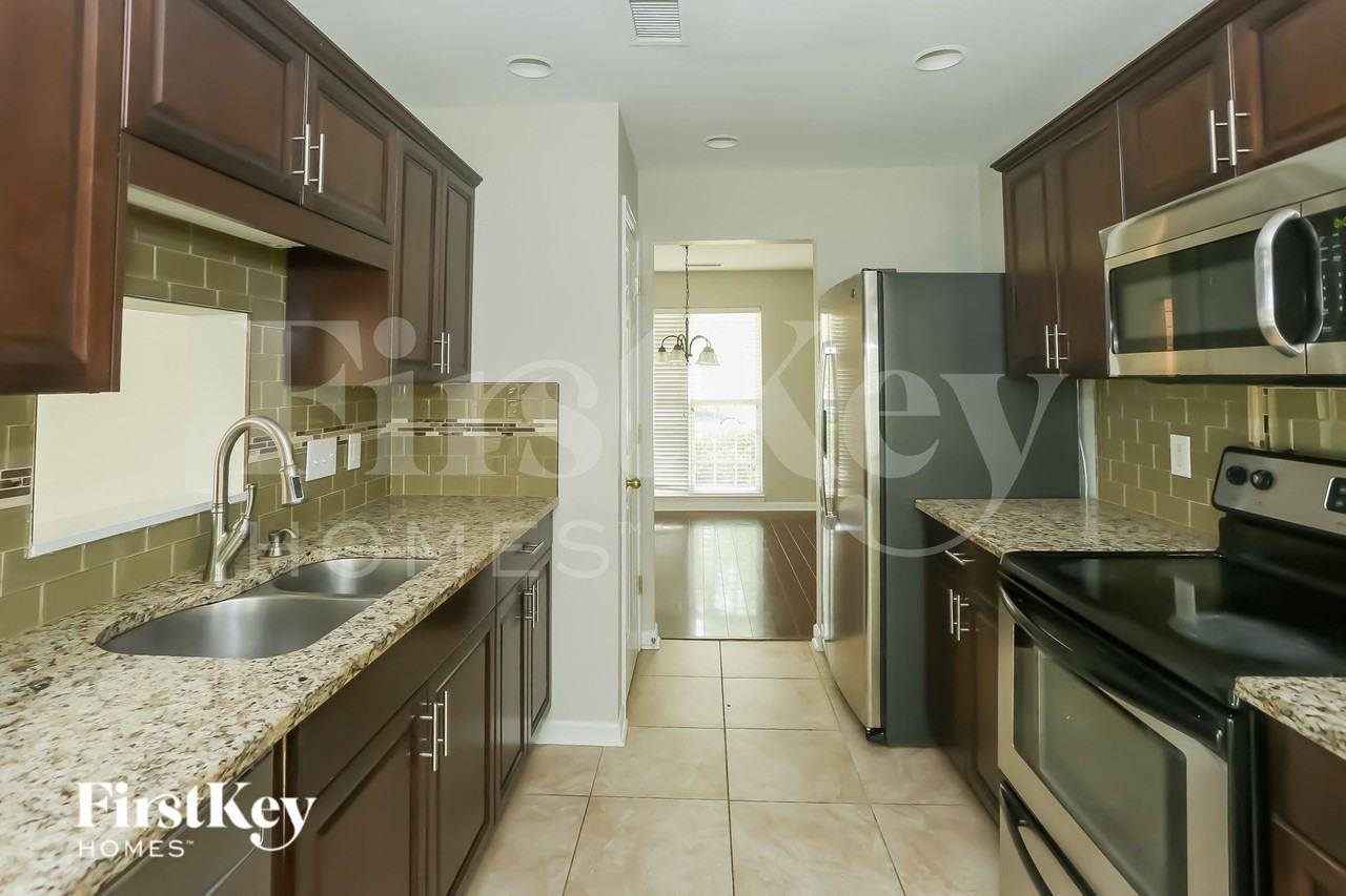 1014 Enderbury Dr - Photo 5 of 15