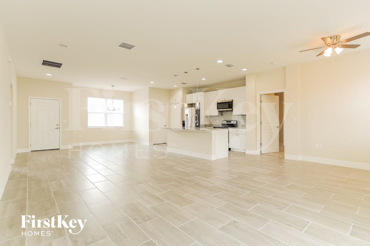 601 Dunlin Ln - Photo 3 of 16