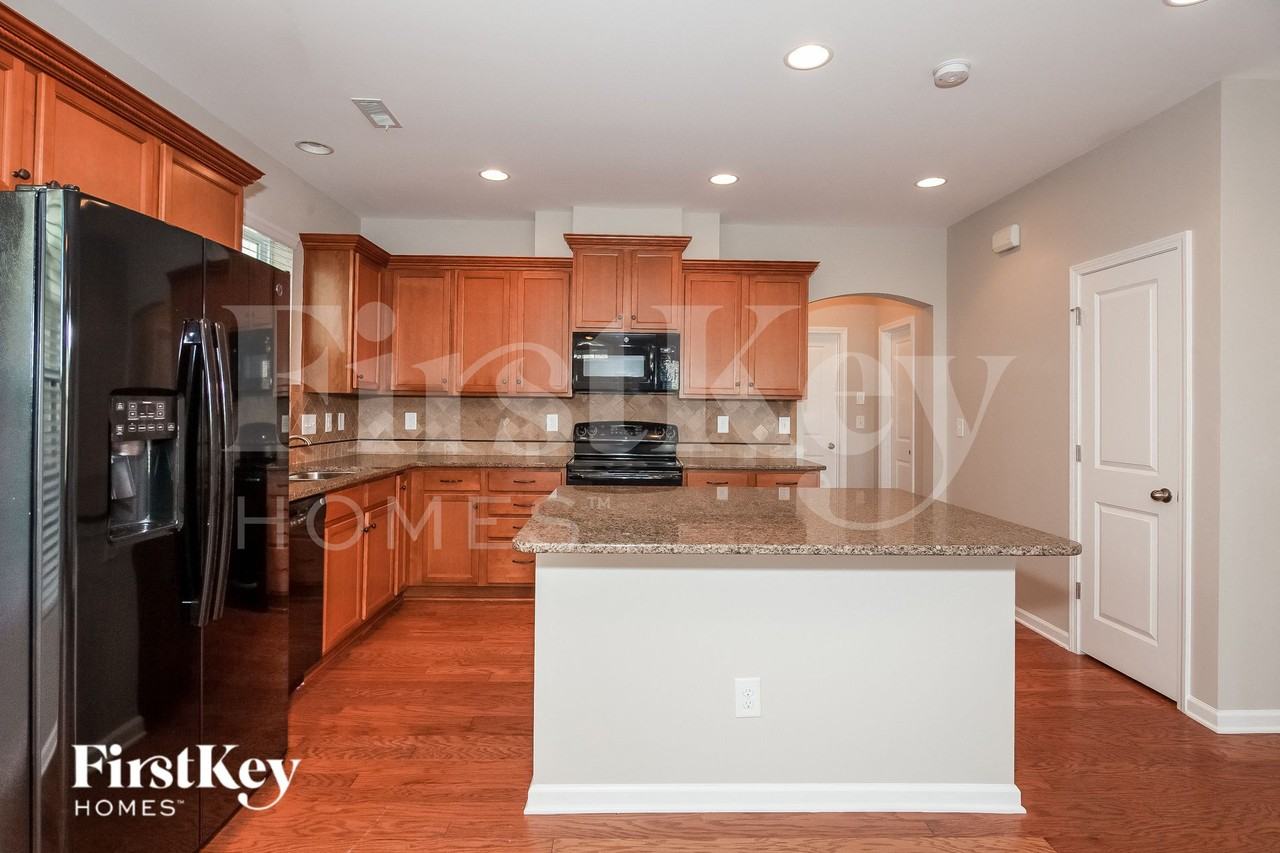 19017 Park Terrace Ln - Photo 4 of 15