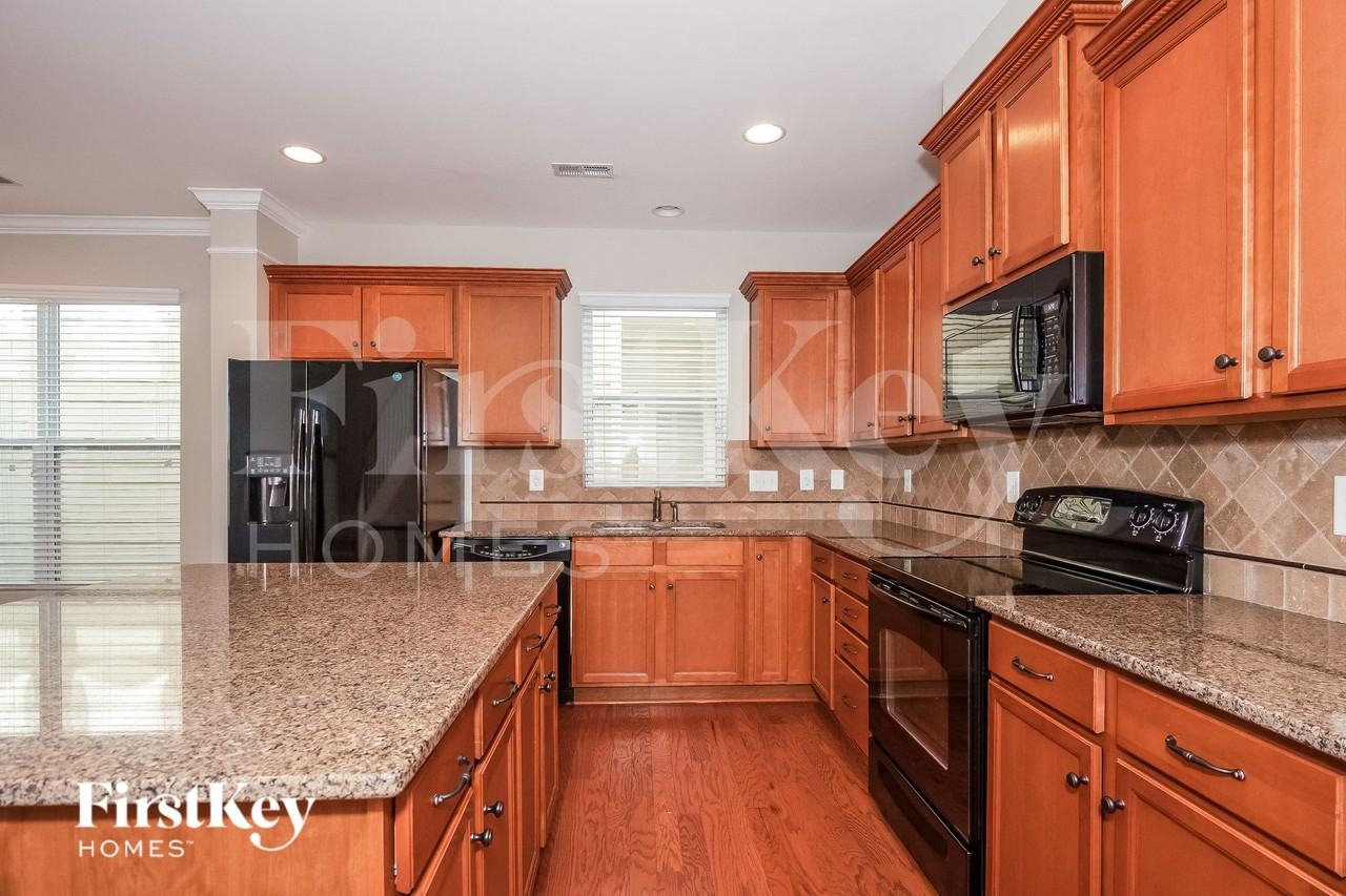 19017 Park Terrace Ln - Photo 5 of 15