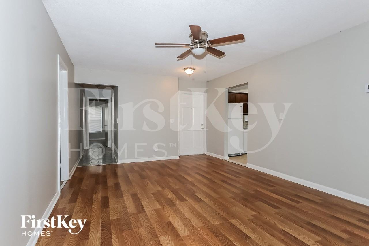 9749 Sandalfoot Blvd - Photo 4 of 15