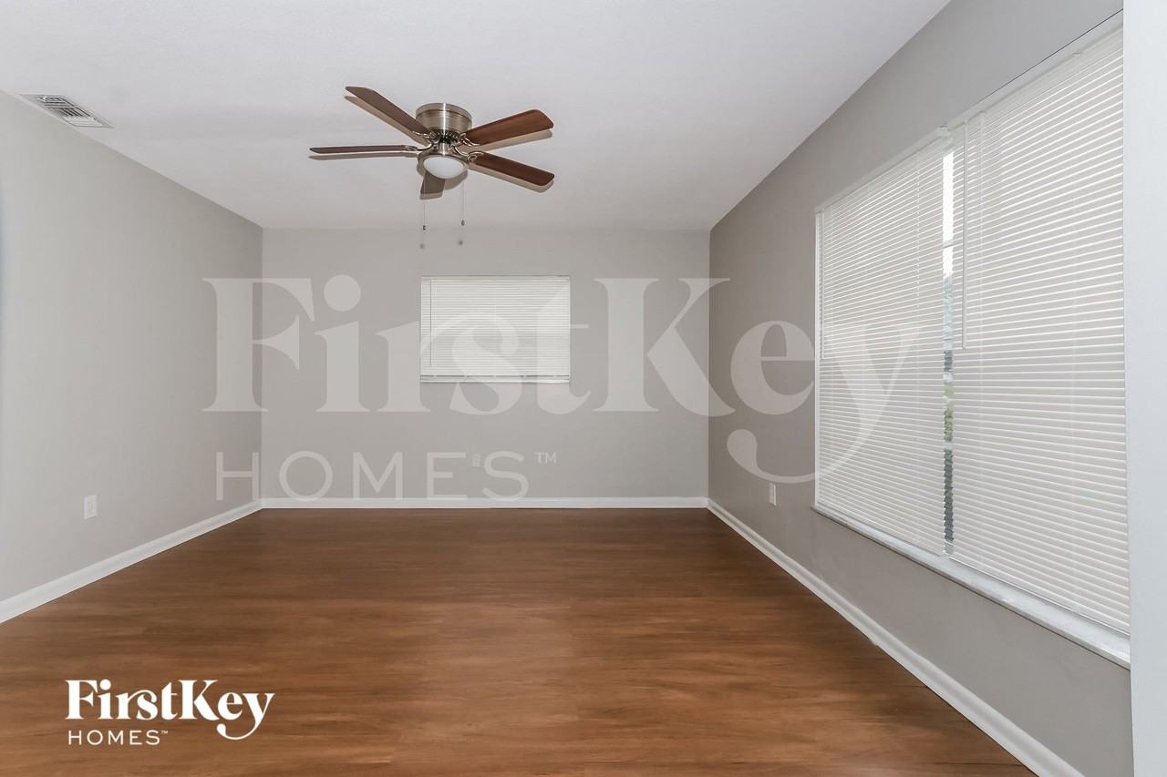 9749 Sandalfoot Blvd - Photo 5 of 15