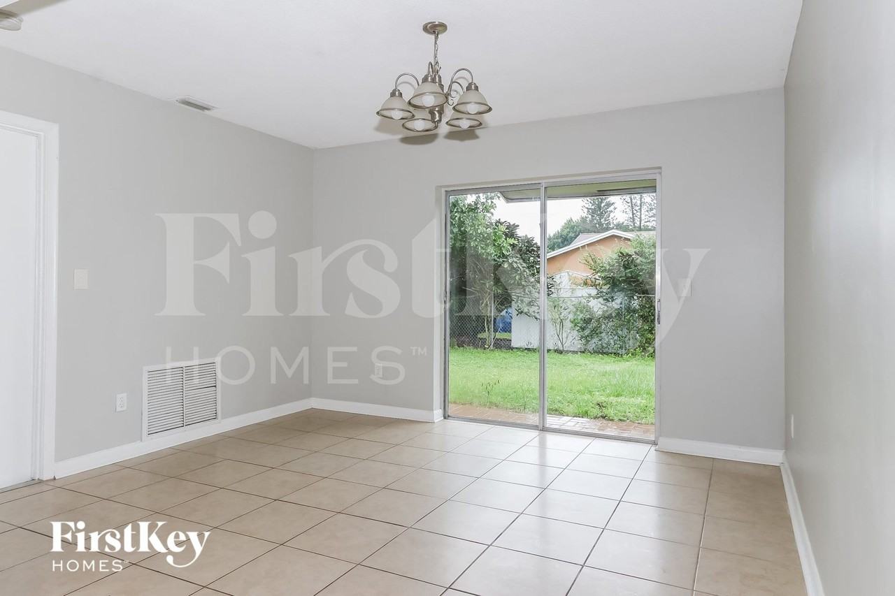 9749 Sandalfoot Blvd - Photo 6 of 15