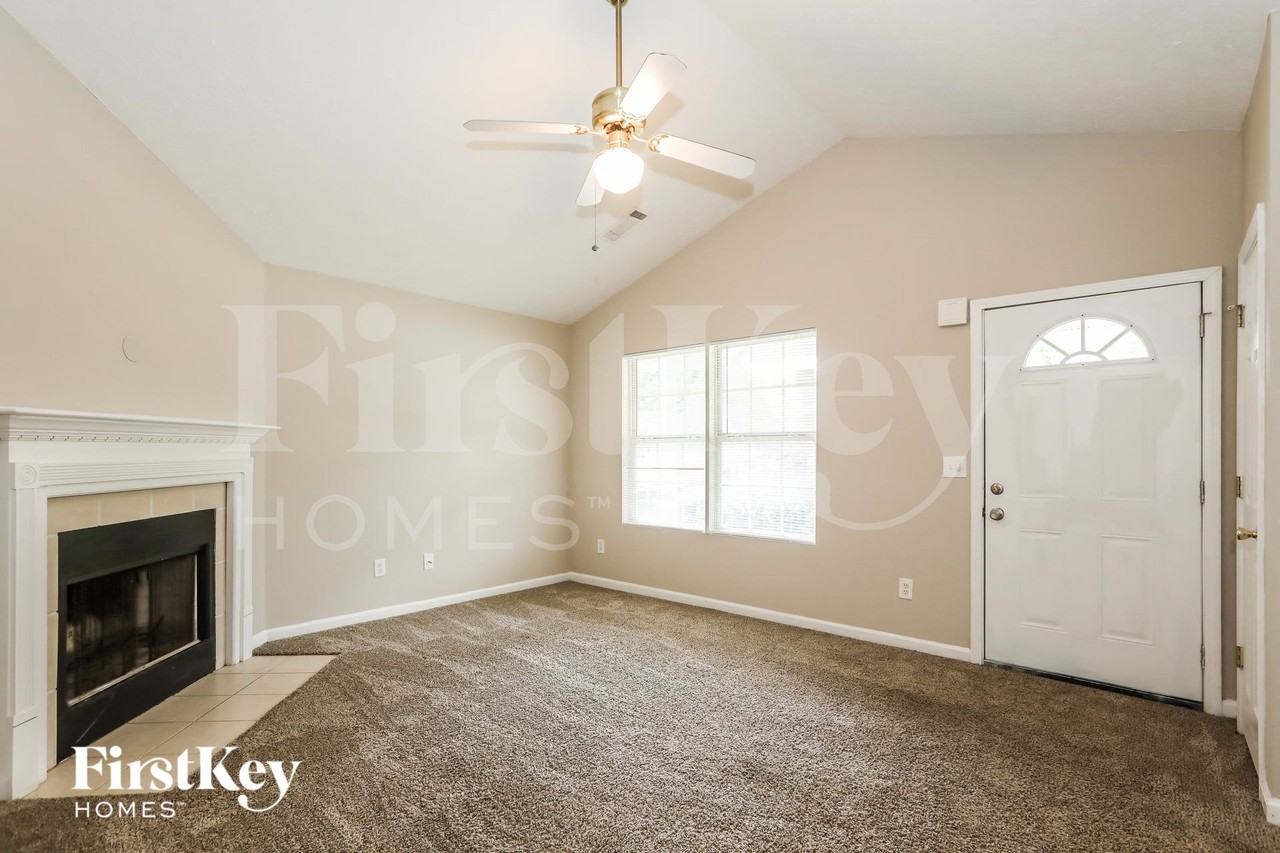 9522 Sleepy Hollow Ln - Photo 5 of 15