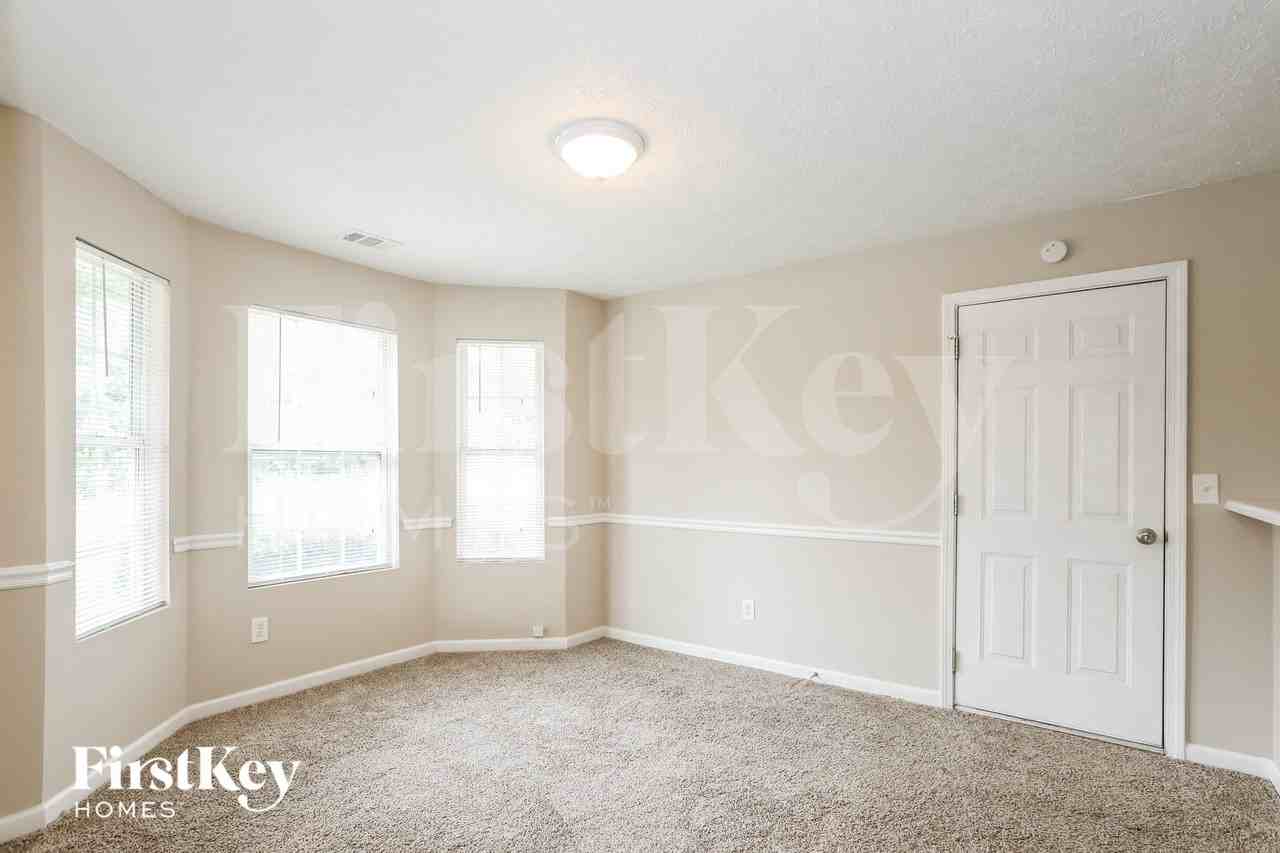 9522 Sleepy Hollow Ln - Photo 6 of 15
