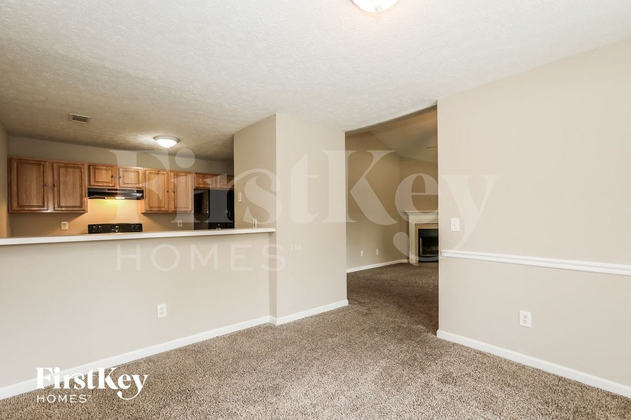 9522 Sleepy Hollow Ln - Photo 7 of 15