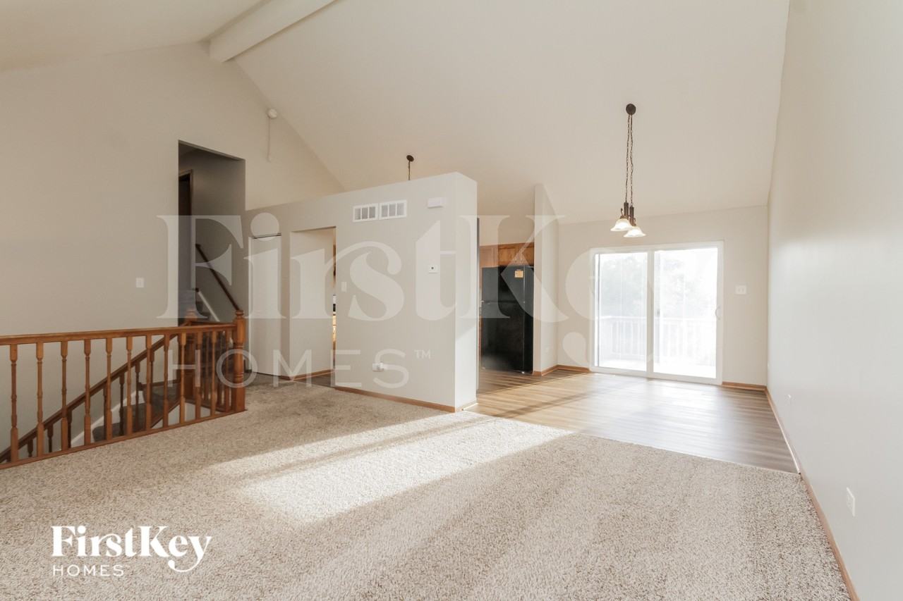 915 Ann St - Photo 4 of 16