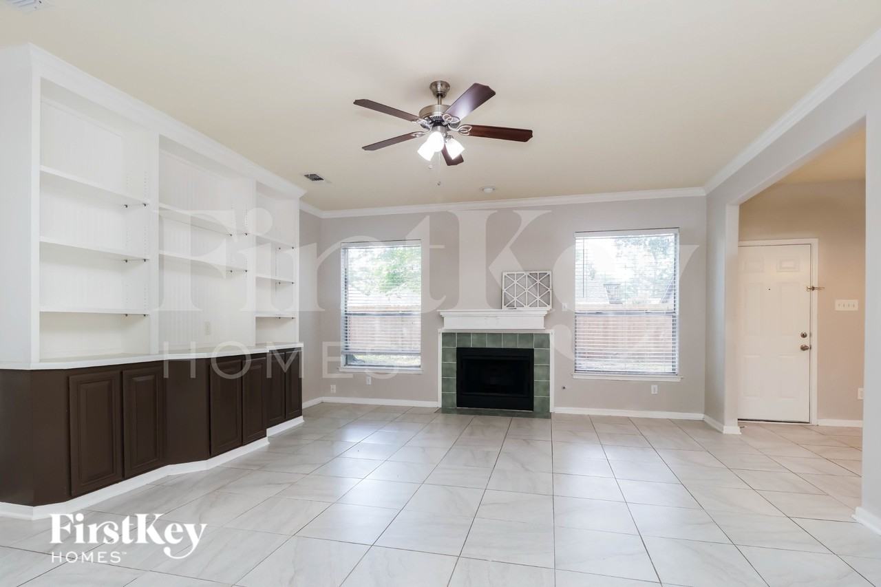 9131 Landry Blvd - Photo 3 of 16