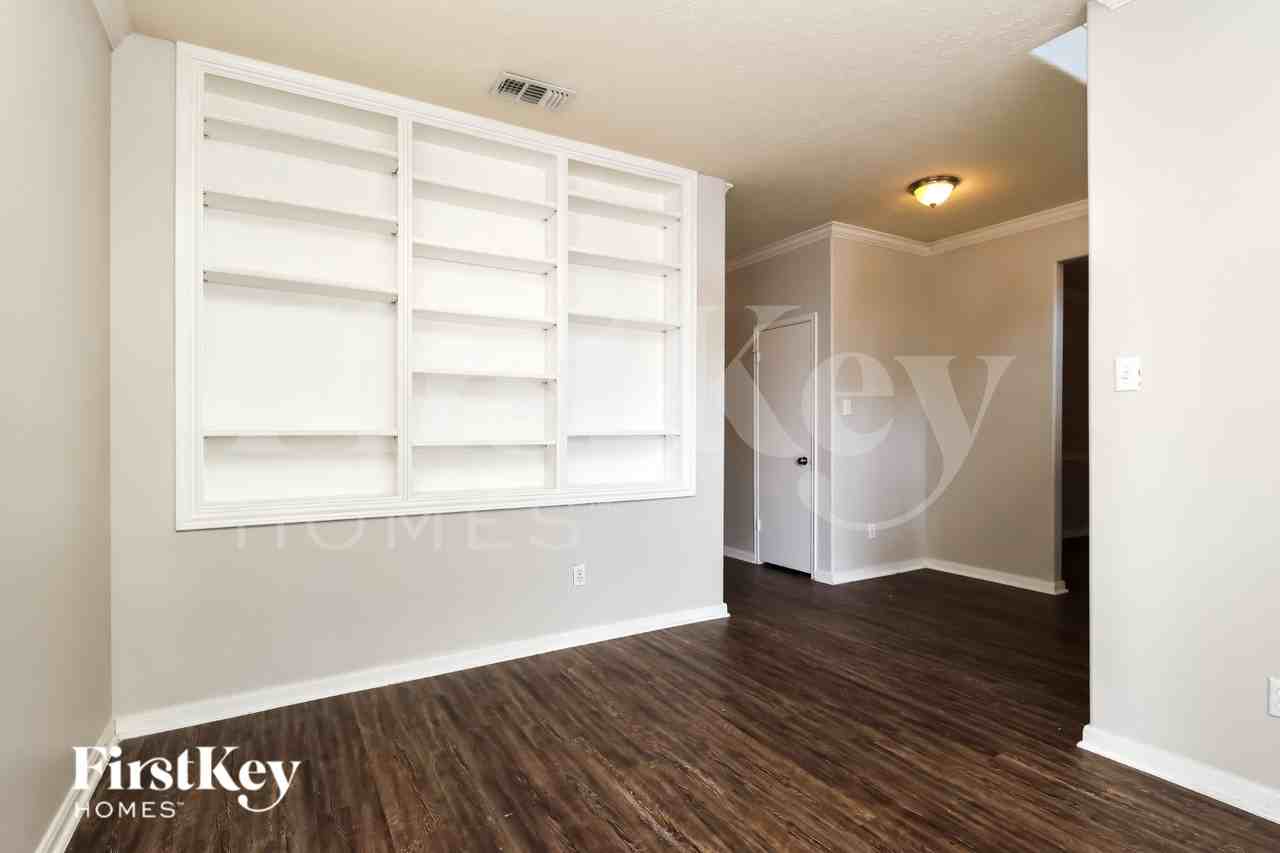 9131 Landry Blvd - Photo 4 of 16