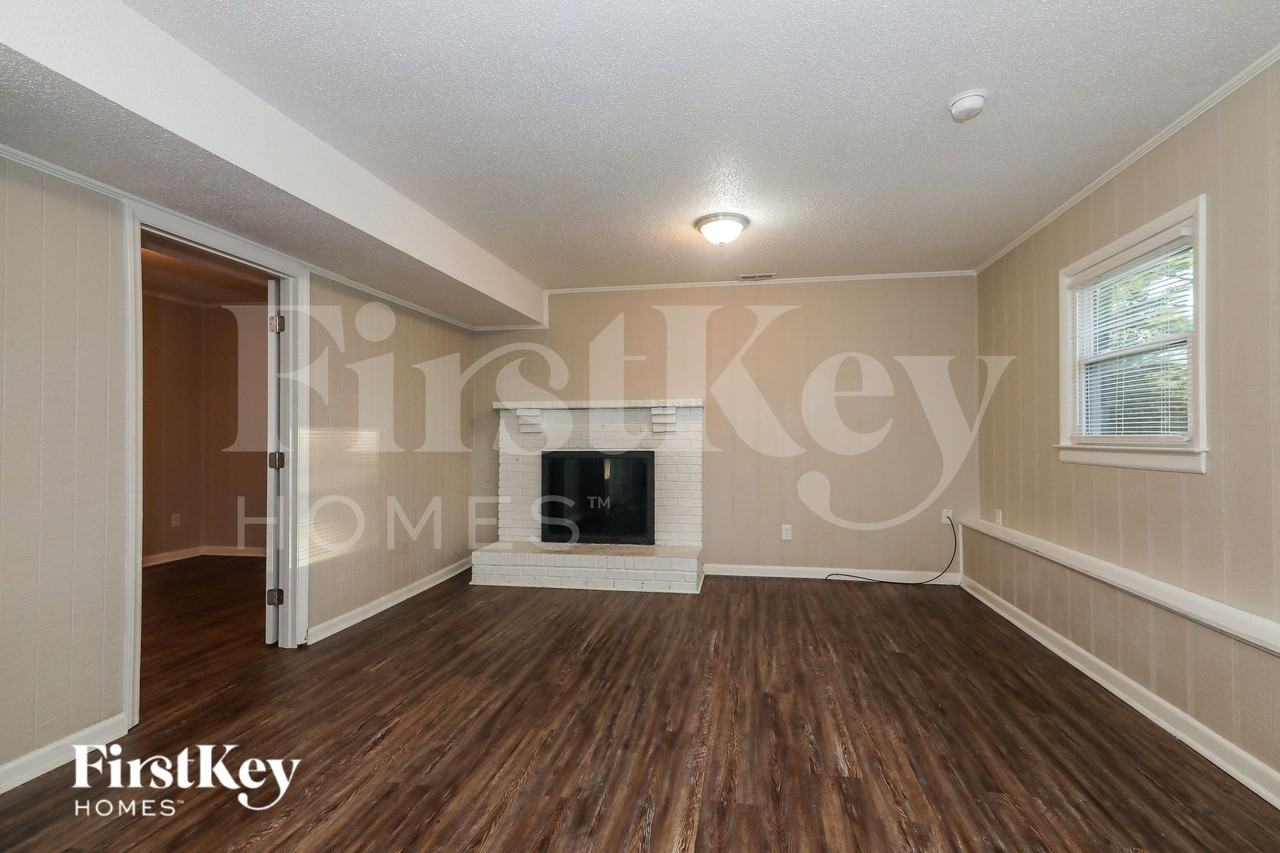 8508 Woodthorn Pl - Photo 2 of 15