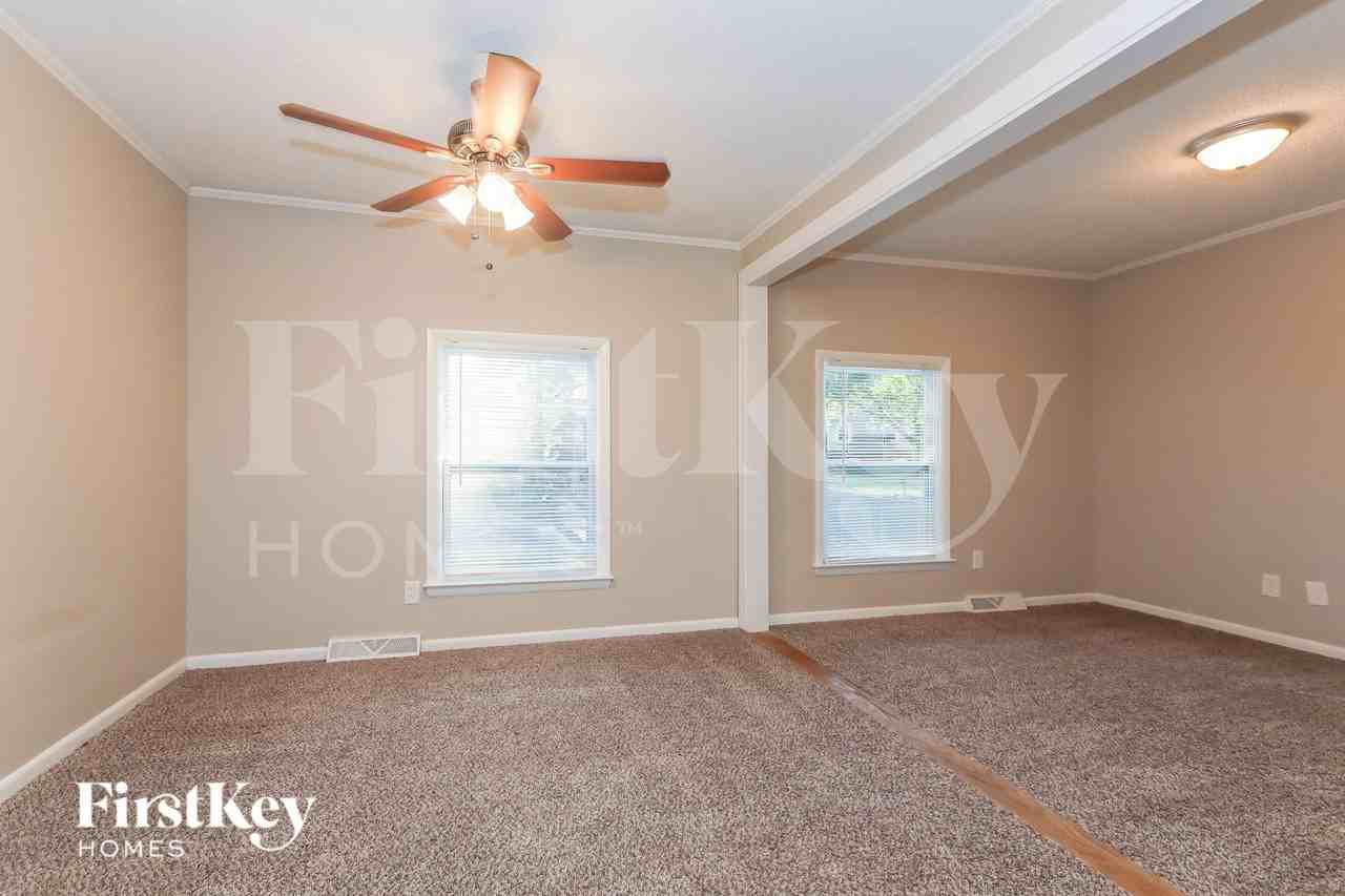 8508 Woodthorn Pl - Photo 4 of 15