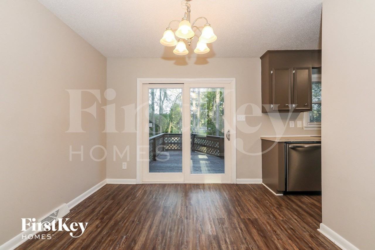 8508 Woodthorn Pl - Photo 5 of 15