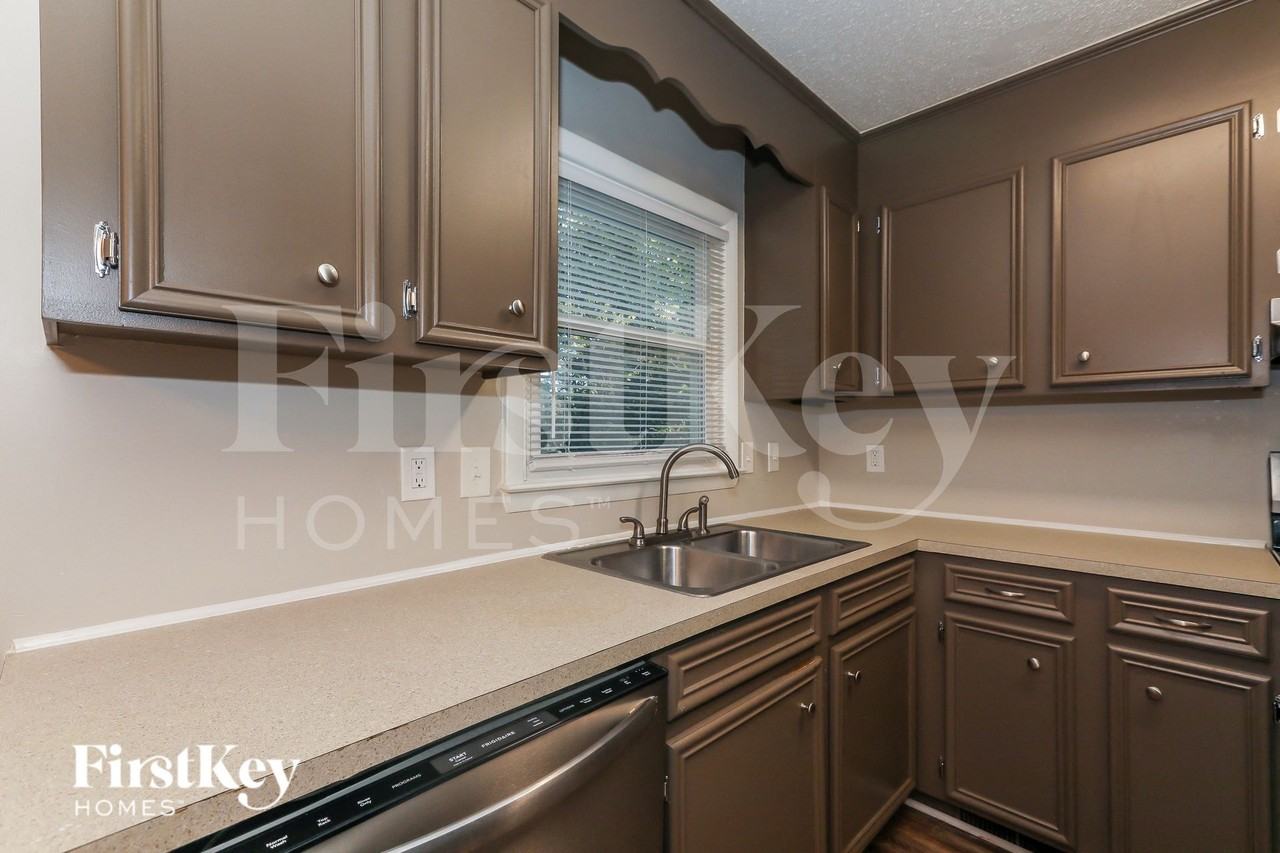 8508 Woodthorn Pl - Photo 6 of 15