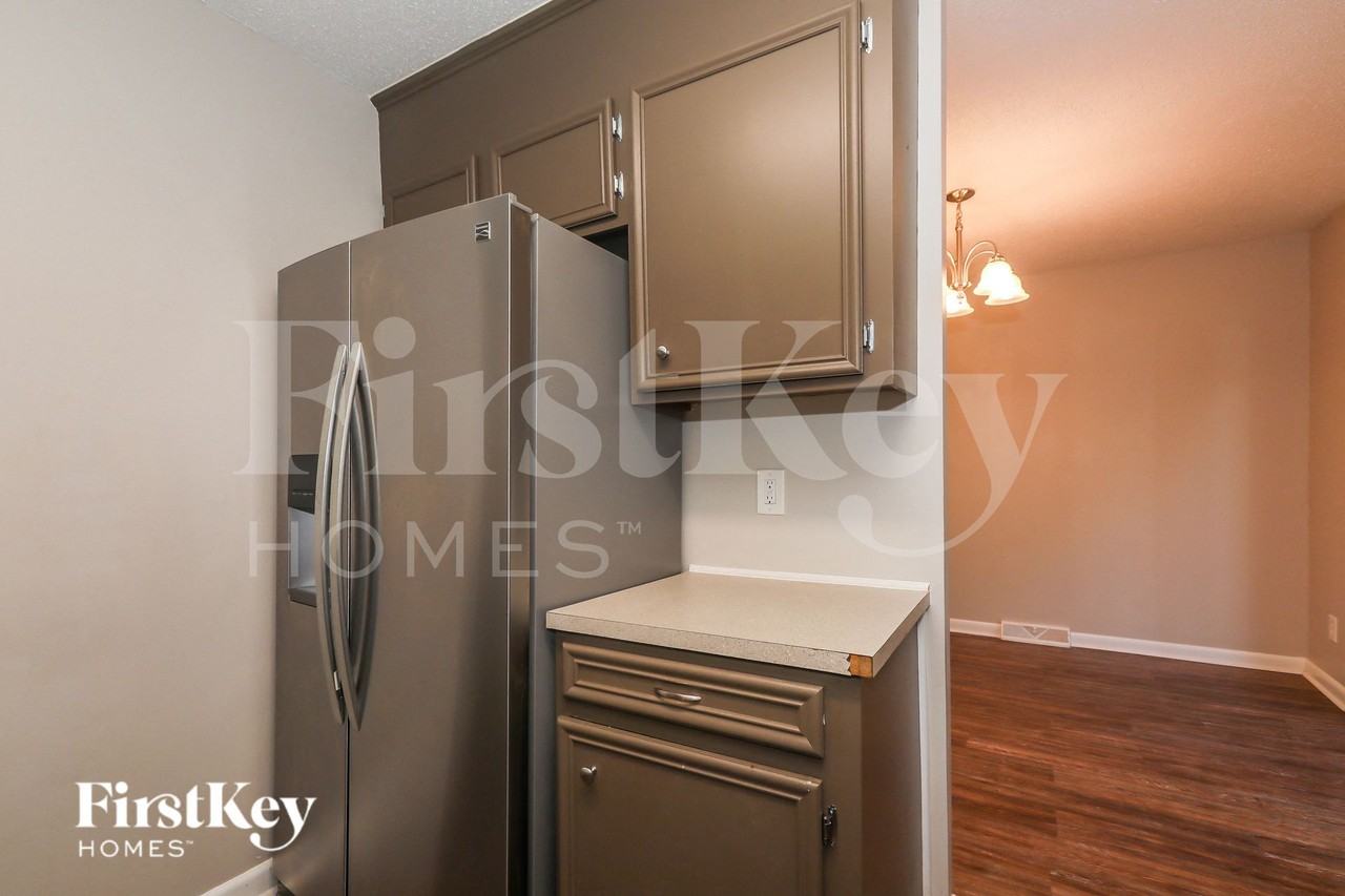 8508 Woodthorn Pl - Photo 7 of 15