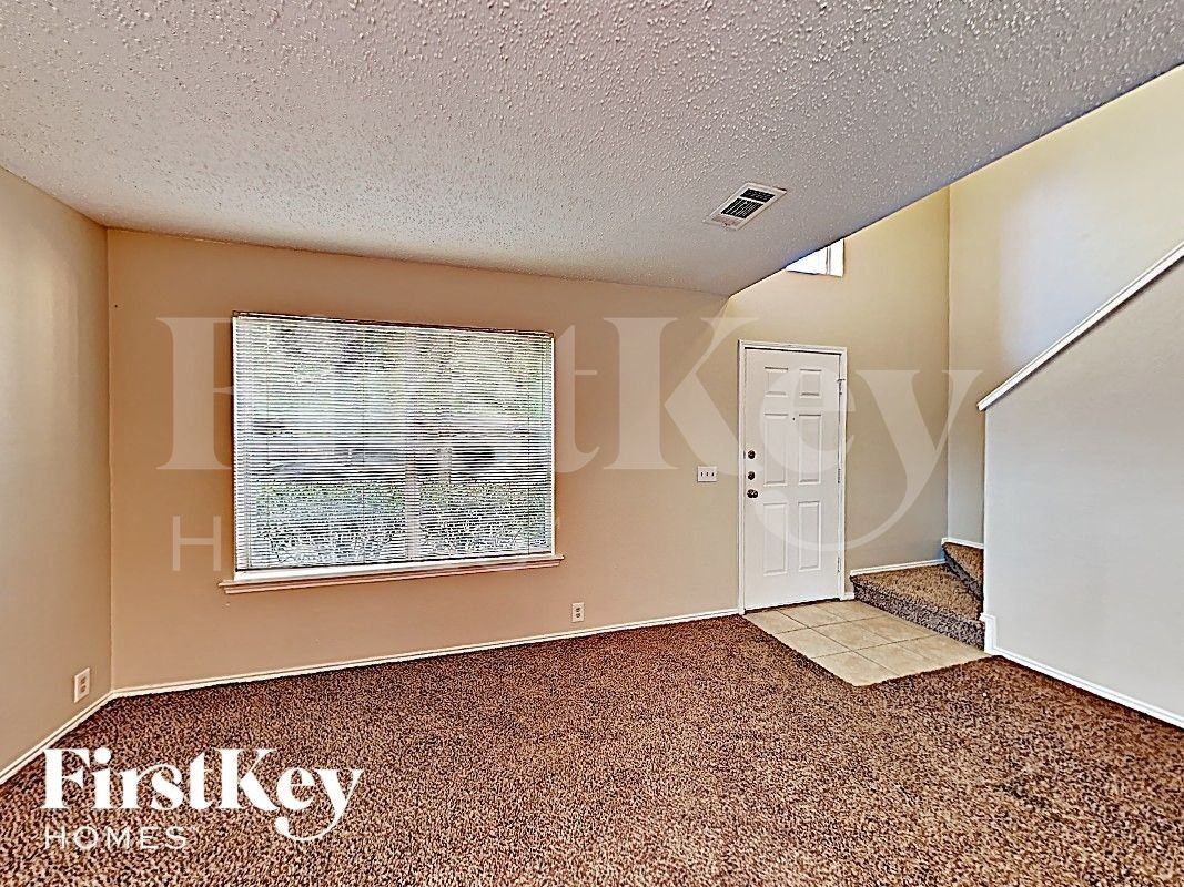 820 Monette Dr - Photo 3 of 15
