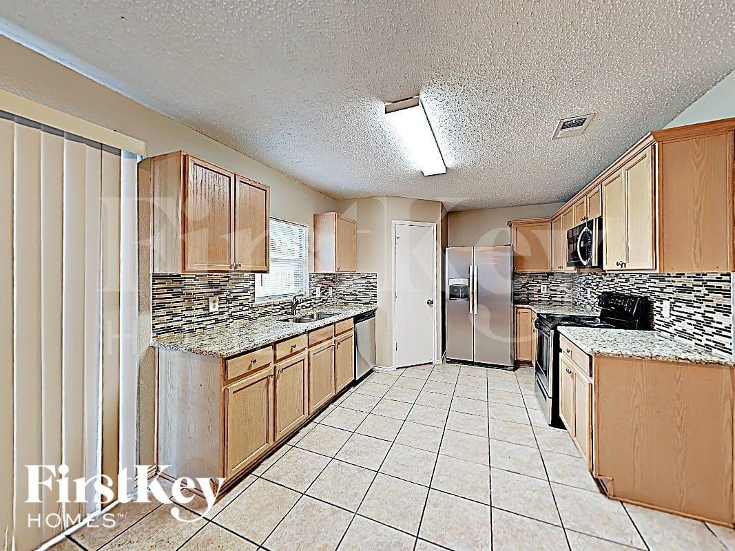 820 Monette Dr - Photo 5 of 15