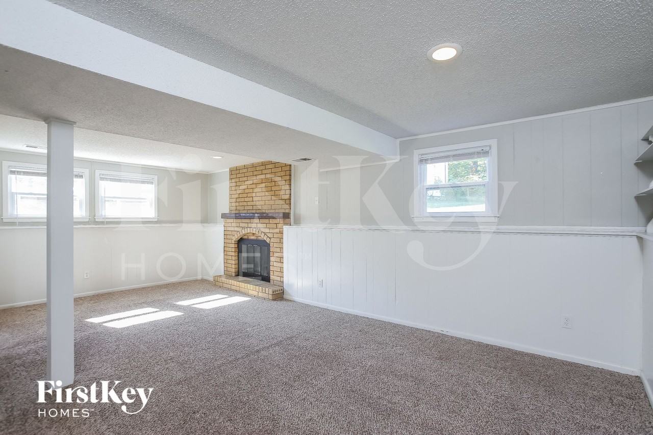 804 Ne 74th St - Photo 5 of 14