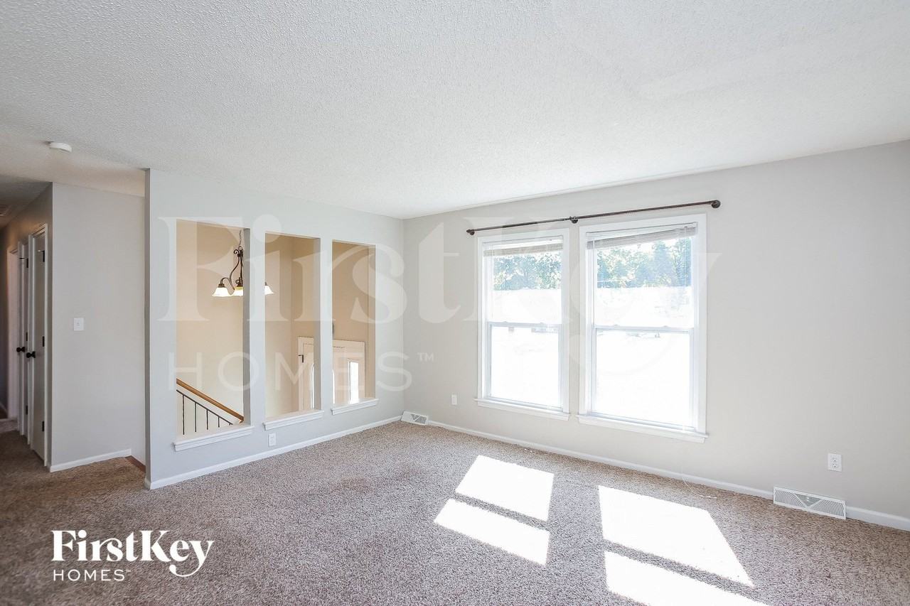 804 Ne 74th St - Photo 6 of 14