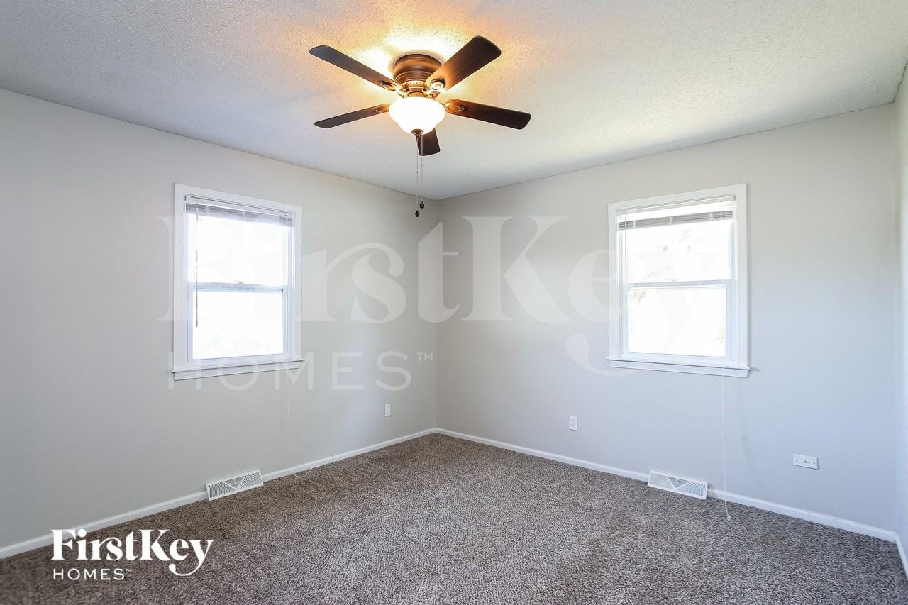 804 Ne 74th St - Photo 7 of 14