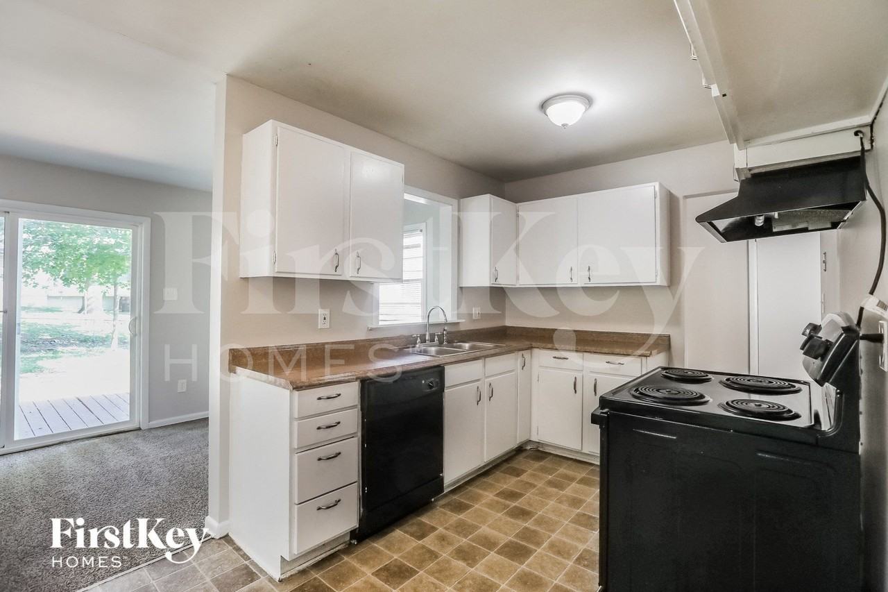 7902 E 89th Ter - Photo 5 of 15