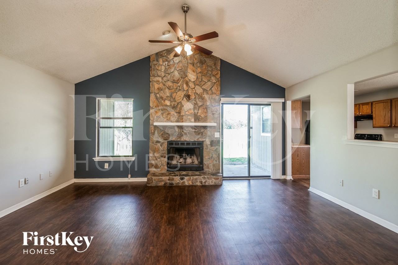 7734 Pikes Peak Dr - Photo 3 of 15
