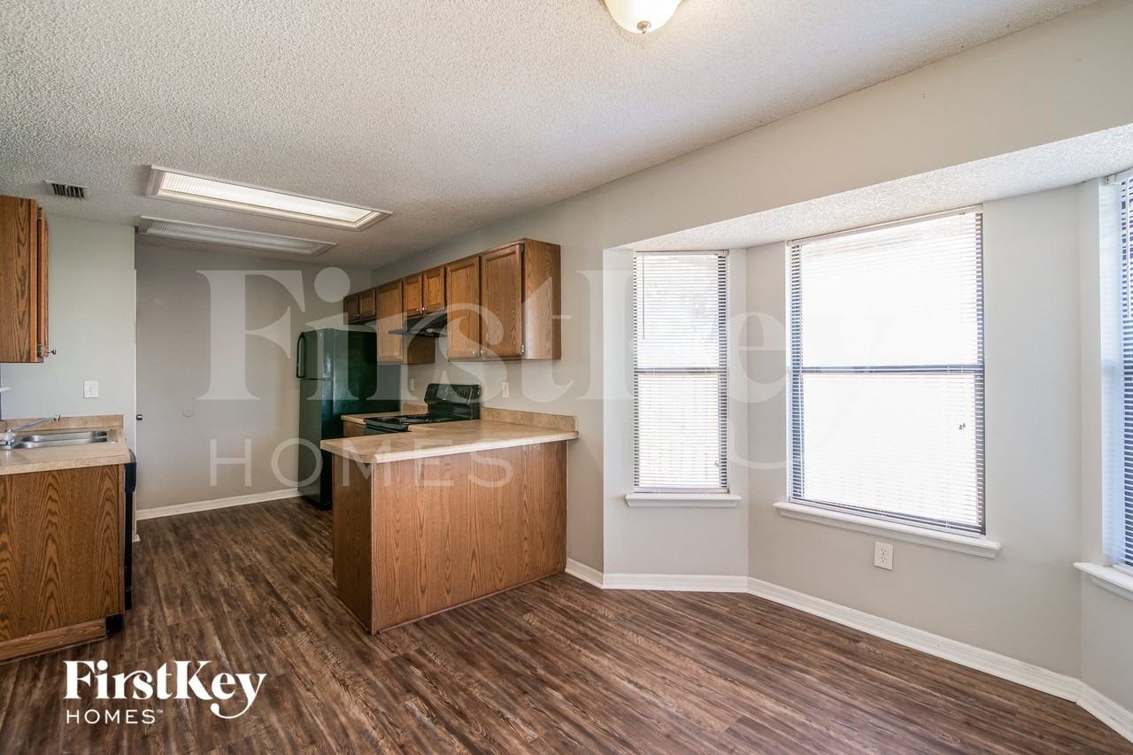 7734 Pikes Peak Dr - Photo 6 of 15