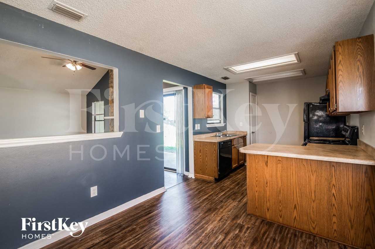 7734 Pikes Peak Dr - Photo 7 of 15