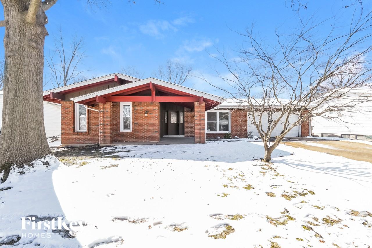 750 Carriage Ln - Photo 2 of 16