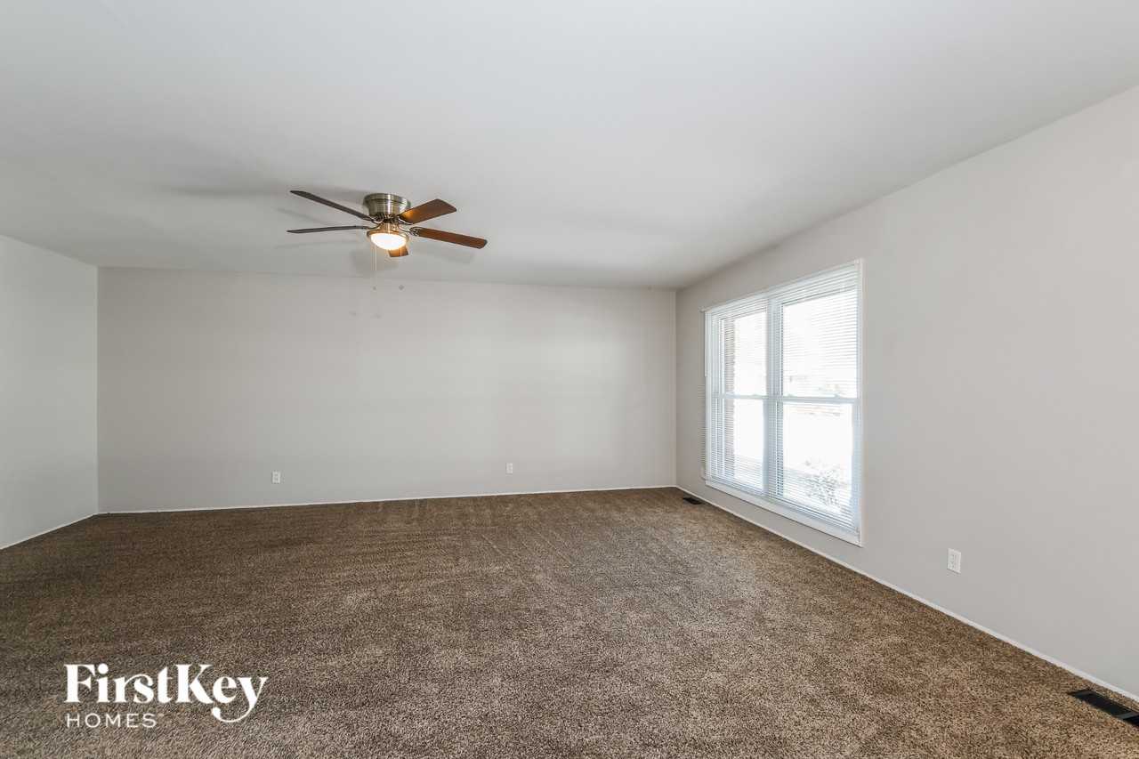 750 Carriage Ln - Photo 3 of 16