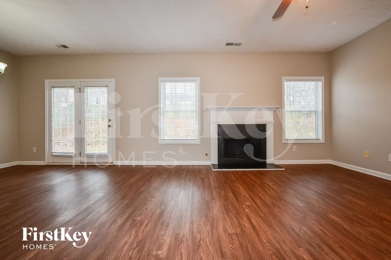 740 Winbrook Dr - Photo 2 of 15